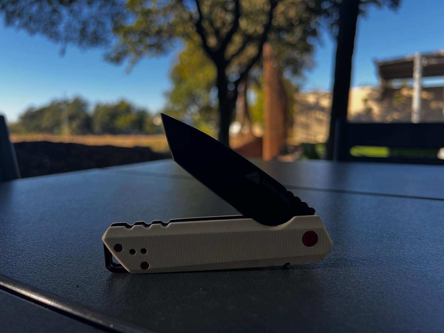 Ozark Trail Ridgeline. Great knife for $8. Check out this and the other budget blades we reviewed. Link in our bio. 

#knife #ozarktrail #budgetblades #shtf #camping #offgrid #offgridtechnology #tools